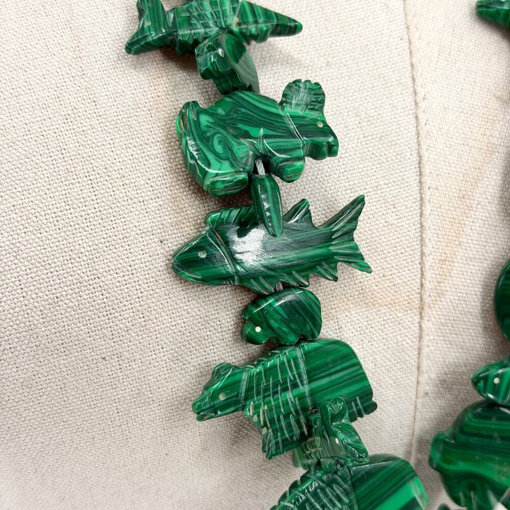 Vintage 90s Green Malachite Southwest Hand Carved Animal Fetish Necklace - Picture 3 of 10